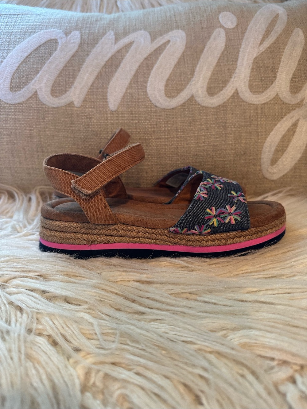 Toms Girls Diana Platform Espadrille Sandals with Flower Embroidery | Size 2.5